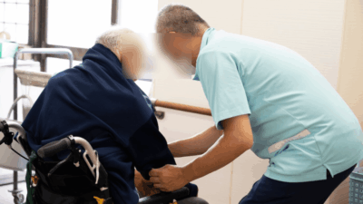 介護職員の離職率が最低に　全産業平均を下回る理由トップは良い人間関係　有効な施策に柔軟な働き方も＝介護労働実態調査